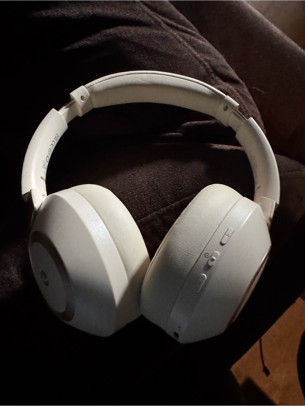 Over-Ear Wireless Headphones in Off-White — Comfortable Noise-Isolating Design